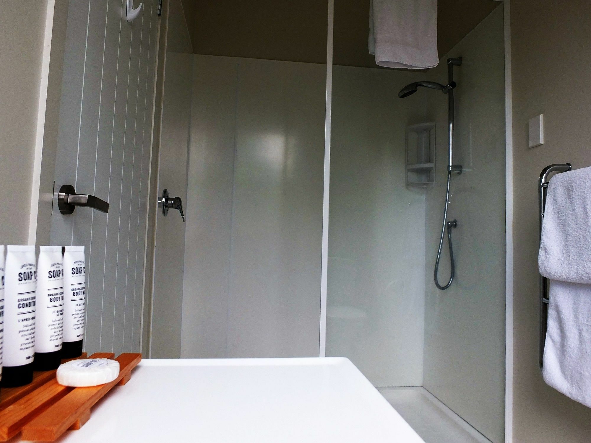 Ostend Le Chalet Waiheke Apartments מראה חיצוני תמונה